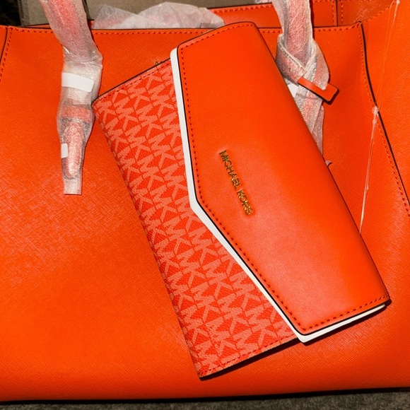 Michael Kors Charlotte Large‎ Leather 3-in-1 Tote Crossbody Handbag poppy color - Picture 3 of 9